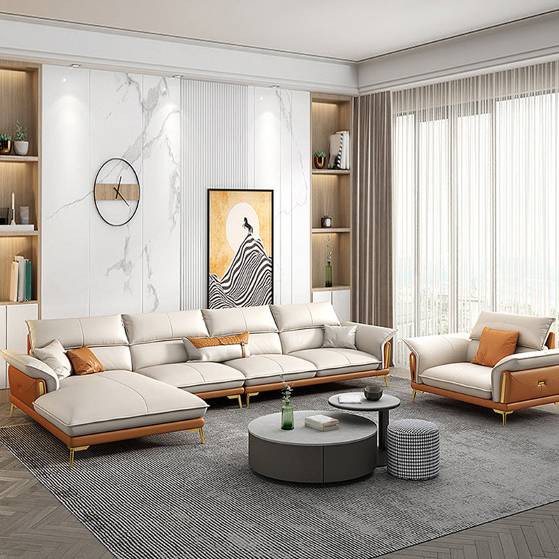 Glam lederen woonkamer zitplaatsen wijd uitlopende armkussens witte bank