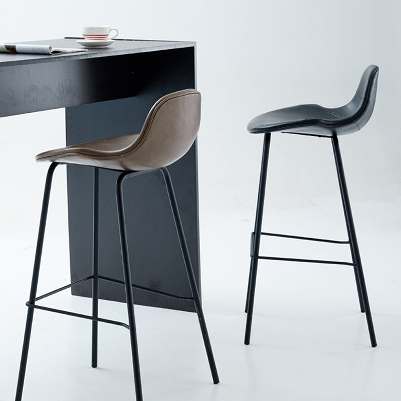 Tabouret de bar moderne en faux cuir, tabouret d'intérieur à dossier bas avec pieds en métal