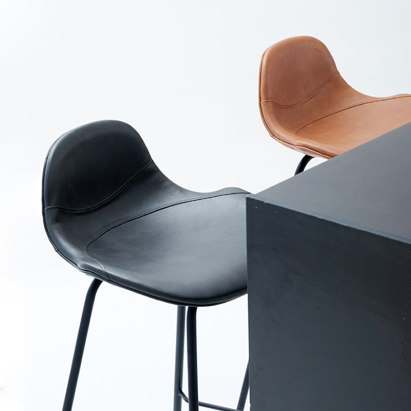 Tabouret de bar moderne en faux cuir, tabouret d'intérieur à dossier bas avec pieds en métal