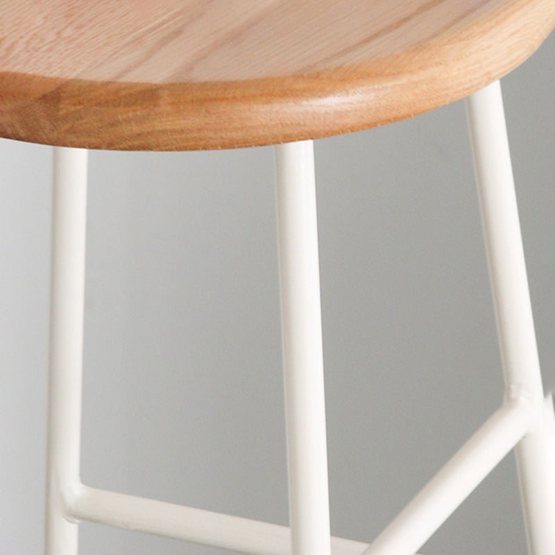 Moderne armloze backless counter kruk ijzerstaaf met stoel en pedaal voor café