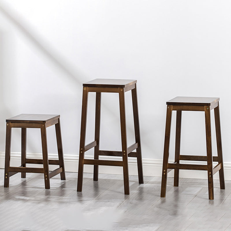 フットレスト付きコンテンポラリーダイニングスツールスクエアソリッドウッドバースツール
