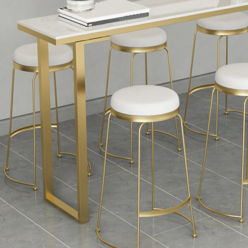 Faux marmeren tafel moderne bistro-bartafel met sledeonderstel