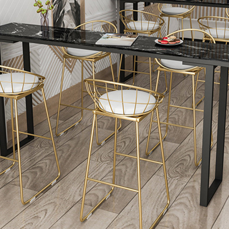 Faux marmeren tafel moderne bistro-bartafel met sledeonderstel