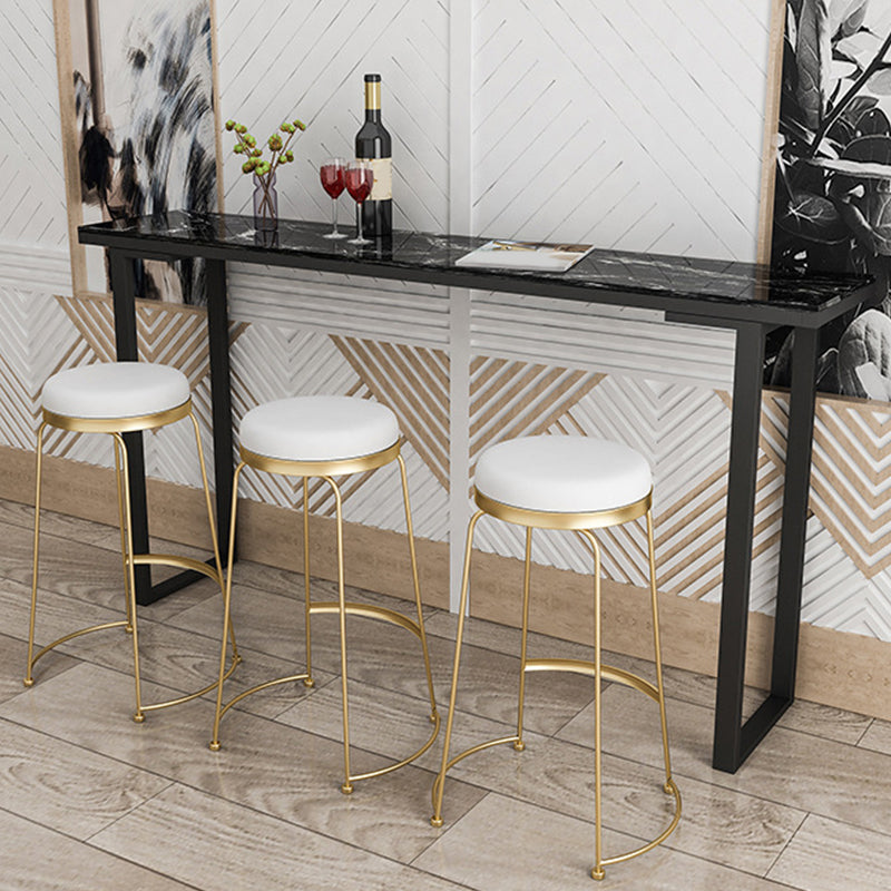Faux marmeren tafel moderne bistro-bartafel met sledeonderstel