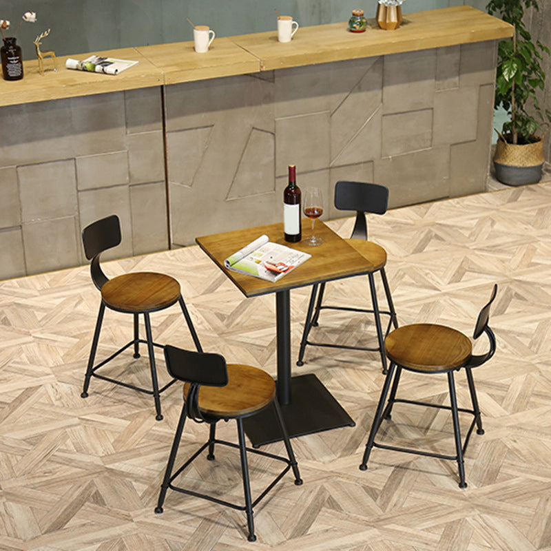 Industrieller Bistro-Stehtisch mit Sockel aus massivem Holz und Metall