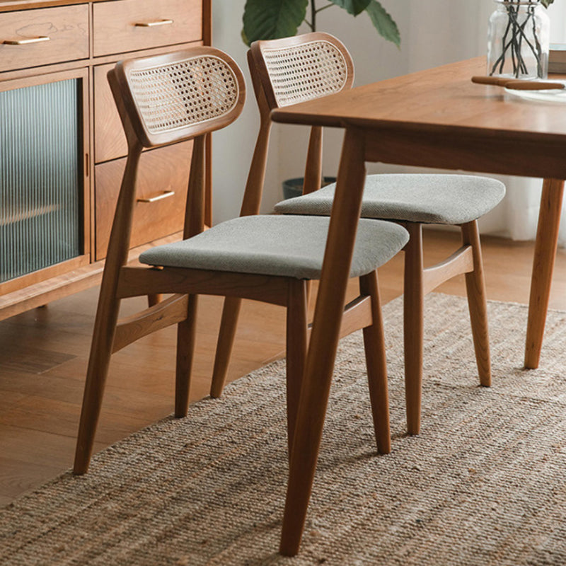 Eigentijdse open rug eetkamerstoel indoor-outdoor massief houten zijstoel