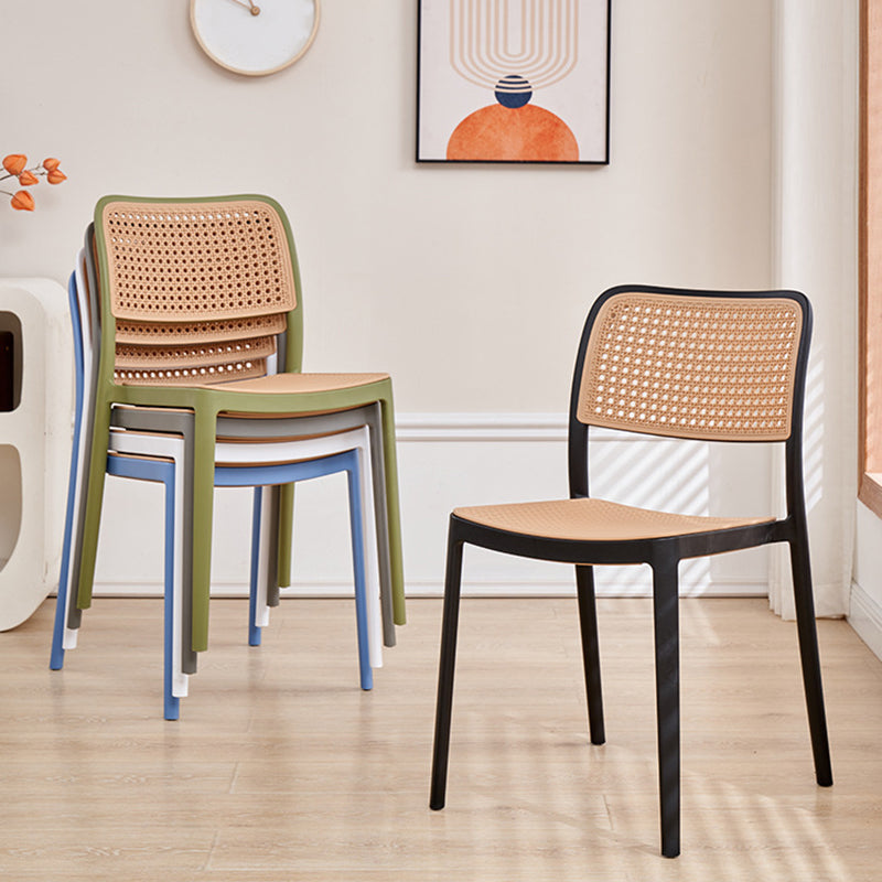 Sedia laterale da pranzo in plastica da pranzo da pranzo.