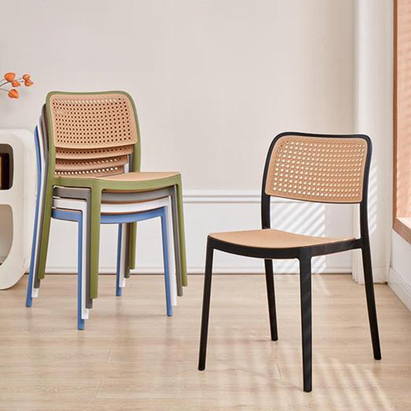 Sedia laterale da pranzo in plastica da pranzo da pranzo.