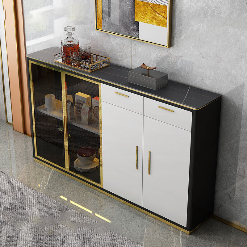 Tavolo di sideboard glam con cassetti in pietra e server da pranzo in legno