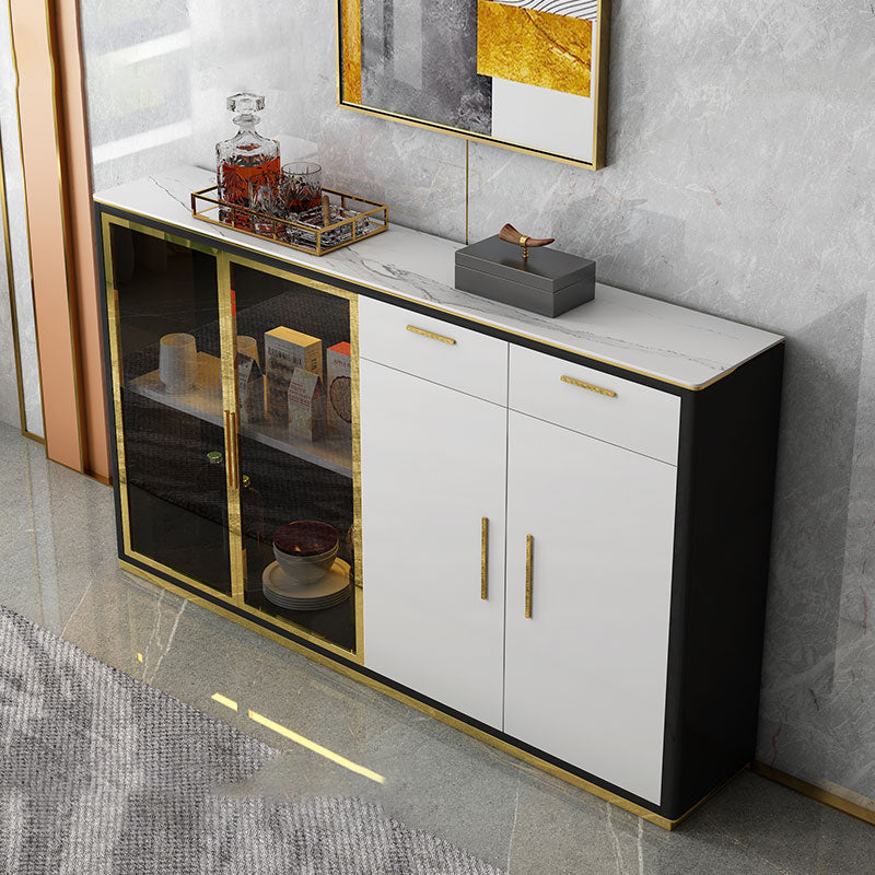 Tavolo di sideboard glam con cassetti in pietra e server da pranzo in legno