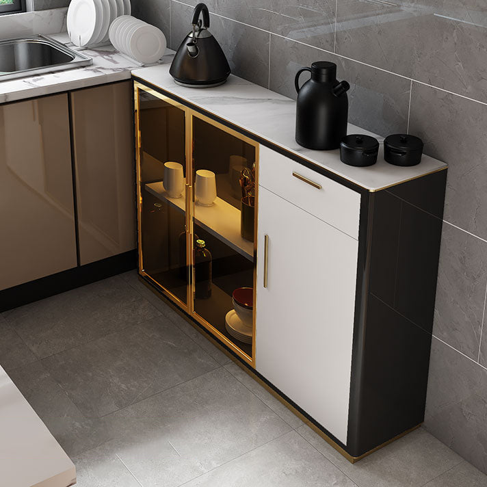 Tavolo di sideboard glam con cassetti in pietra e server da pranzo in legno