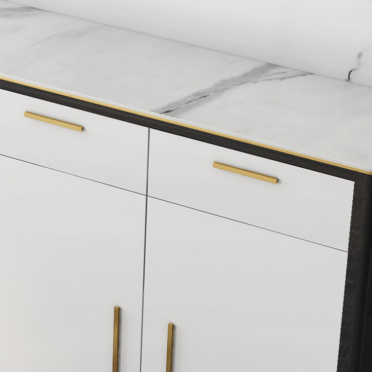 Tavolo di sideboard glam con cassetti in pietra e server da pranzo in legno