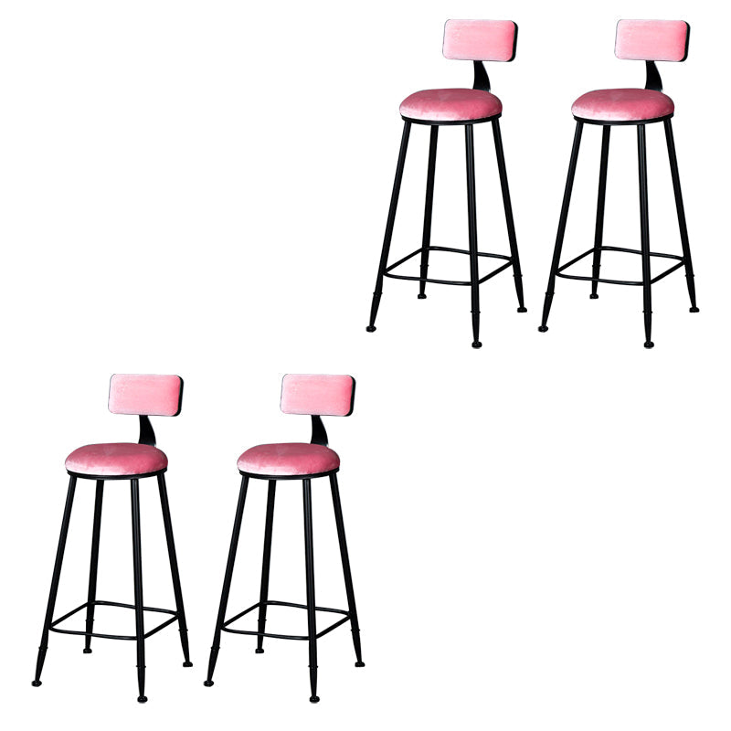 Moderne armloze rugleunkruk IJzeren barkruk met kussen en pedaal voor binnen