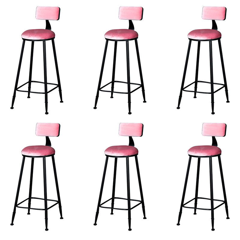 Moderne armloze rugleunkruk IJzeren barkruk met kussen en pedaal voor binnen