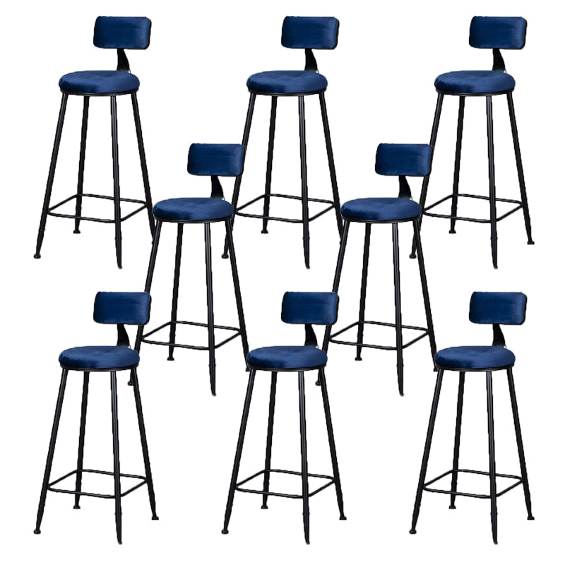 Moderne armloze rugleunkruk IJzeren barkruk met kussen en pedaal voor binnen