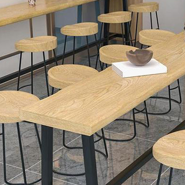 Eigentijdse pubtafel op barhoogte, massief houten tafel op tegenhoogte