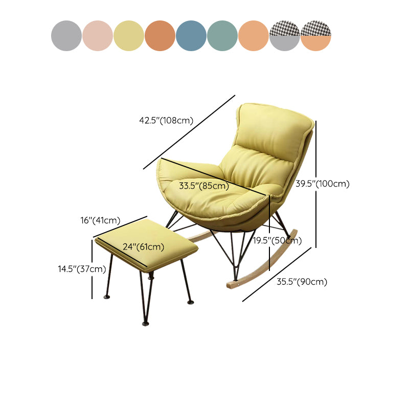 Chaise à bascule moderne de la chaise à bascule intérieure de détail de détail avec des coussins amovibles