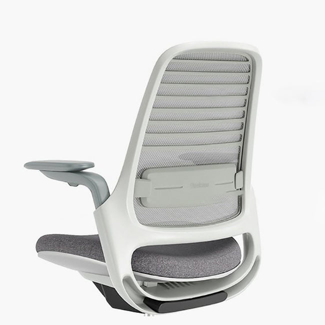 モダンなスイベルチェアチルトメカニズムリムーバブルアームズオフィスチェア付き車輪付き