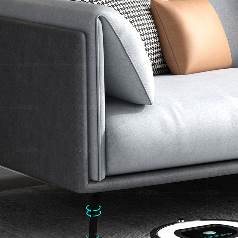 Kissen -Oberarm -Sofa mit Kissen, die zeitgenössisch in Grau sitzen