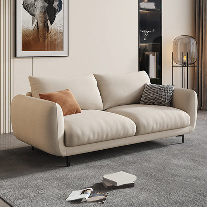 正方形の腕とベージュのゆるい木に戻ってゆるいスカンジナビアのソファ