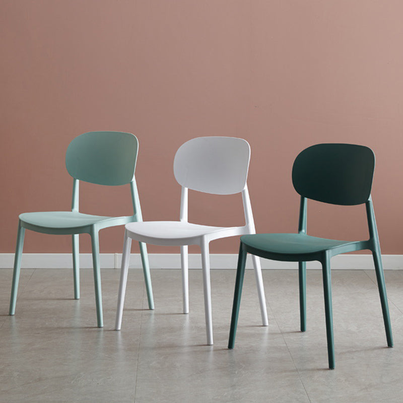 Sedia da pranzo per la sala da pranzo a casa sedia da pranzo con pila di plastica posteriore