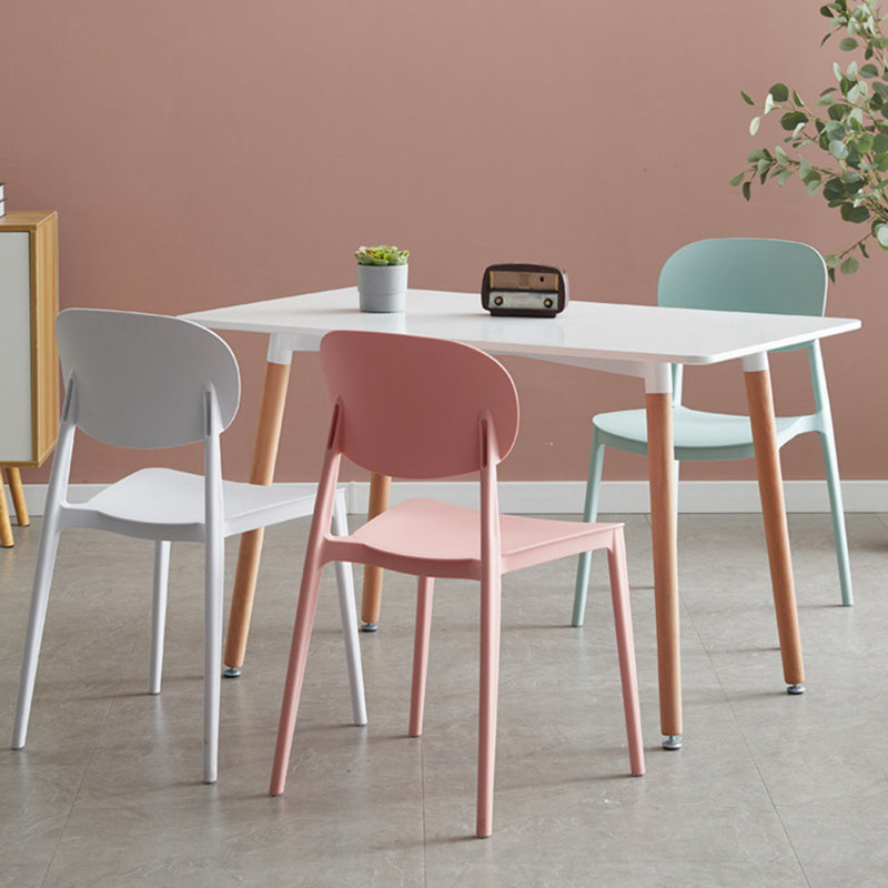 Sedia da pranzo per la sala da pranzo a casa sedia da pranzo con pila di plastica posteriore