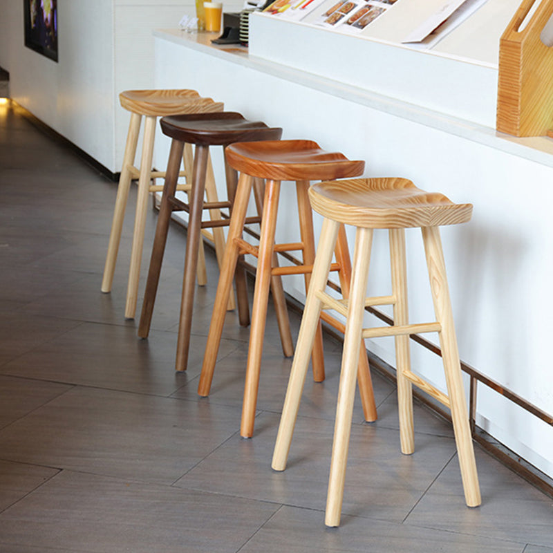 Moderne armloze backless counter kruk houten barkruk met pedaal voor binnen