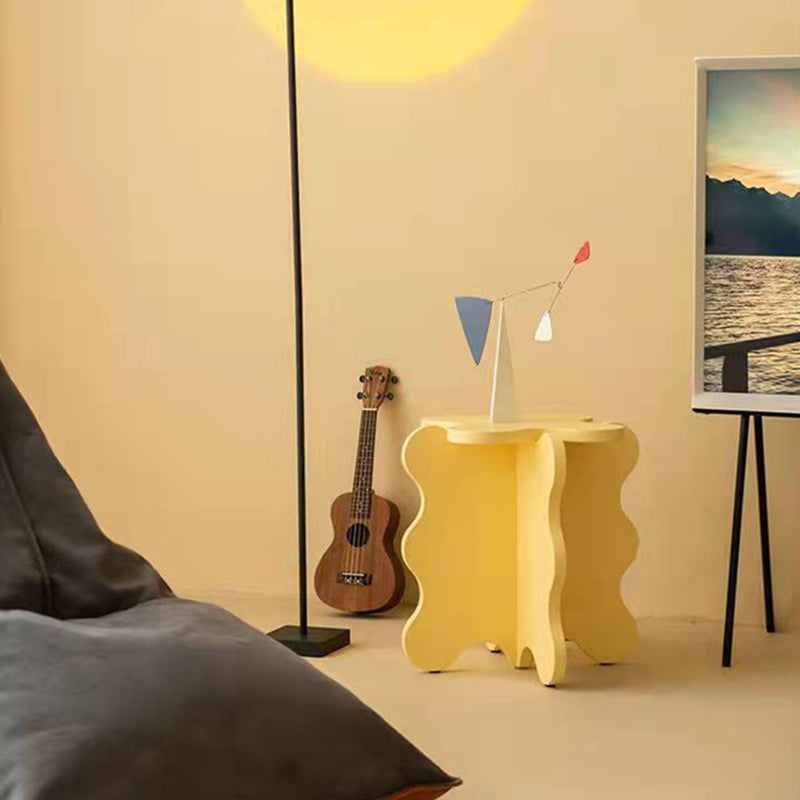 モダンなスタイルの不規則なサイドテーブルフェイクウッドエンドテーブルセット