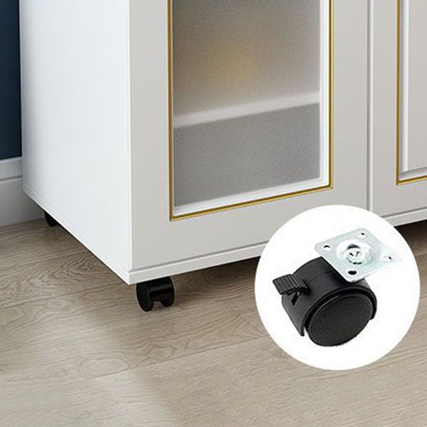 Server ingegnerizzato in ingegnerizzato server di cucina in stile glam con archiviazione aperta