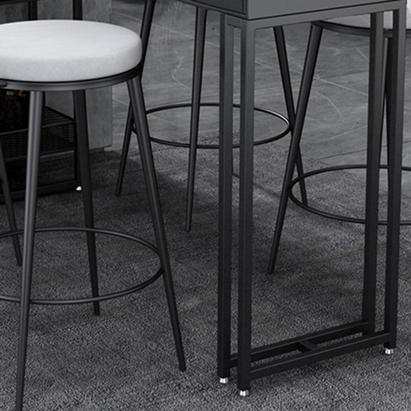 Bistro-bartafel van gesinterd steen, onderstel met goudkleurig frame en lades