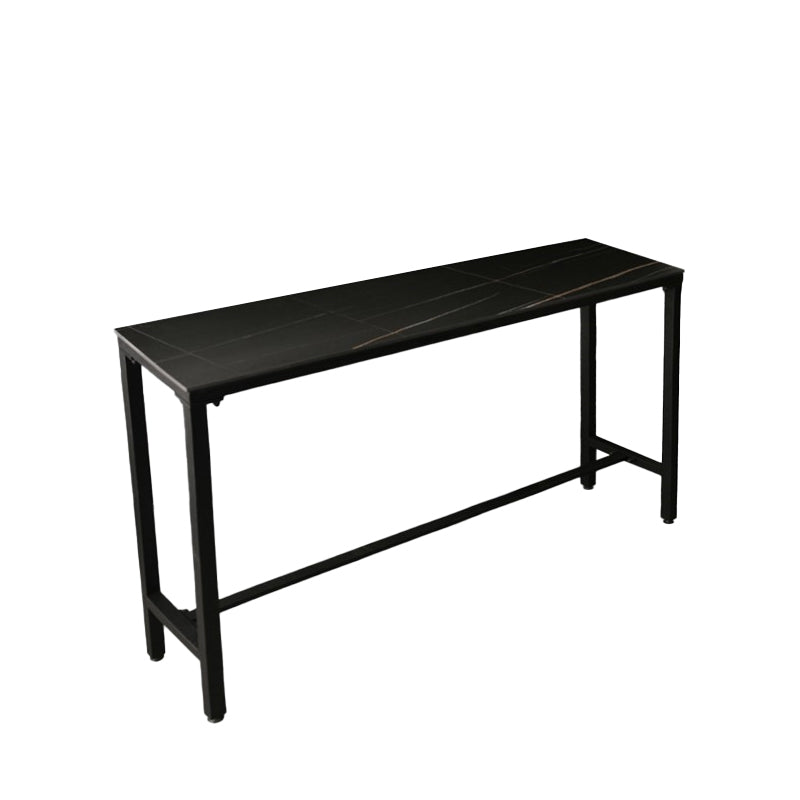 Moderne stenen bistro-bartafel met rechthoekig metalen onderstel