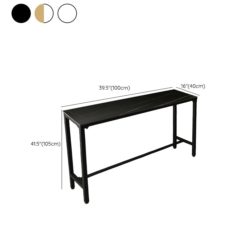 Moderne stenen bistro-bartafel met rechthoekig metalen onderstel