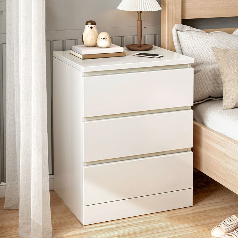 15.99-inch W Contemporary Storage Chest Manufactured Wood Dresser 18"L x 14"W x 24"H White 3 Clearhalo 'Bedroom Furniture' 'Dressers & Chests' 'dressers_chests' 'furn' 'furn_dressers_chests' 'Furniture' 6618263