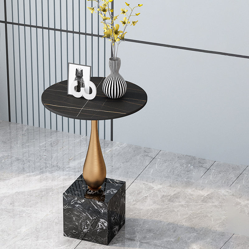 Tabella laterale piedistallo larga 13,77 "Modernistica tavolo da snack laterale in metallo