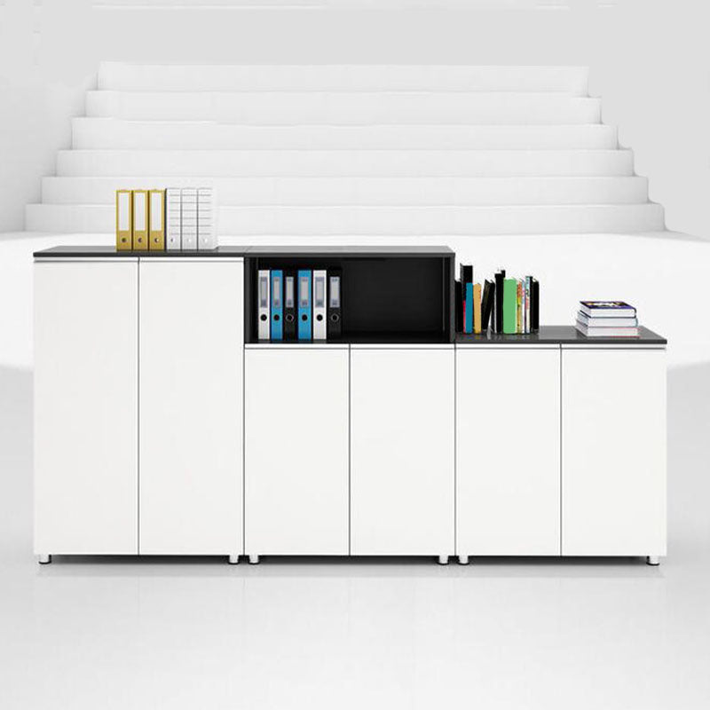 Armadio di archiviazione in legno moderno ripiani di deposito verticale.