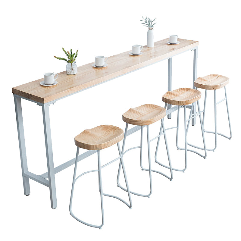 Brauner Bartisch aus massivem Holz, weiße Beine und Metallsockel