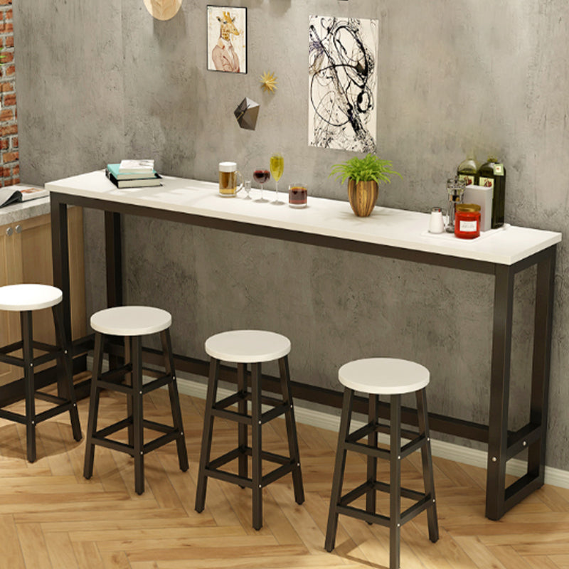 Tavolo da bar rettangolare in legno in stile moderno per piccoli spazi