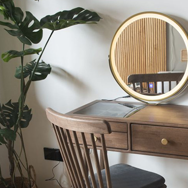 Vanity di trucco contemporaneo con cassetti in legno di gomma marrone