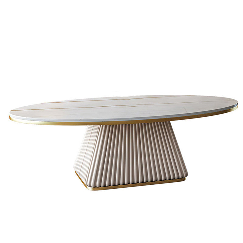 Glamouröser Couchtisch mit ovalem Sockel und Cocktailtisch