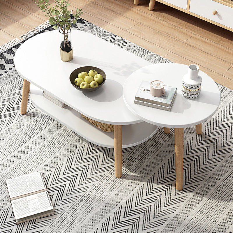 Table basse à quatre pieds en bois artificiel ou table d'appoint avec étagère
