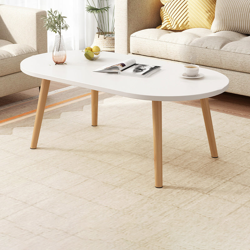 Table basse à quatre pieds en bois artificiel ou table d'appoint avec étagère