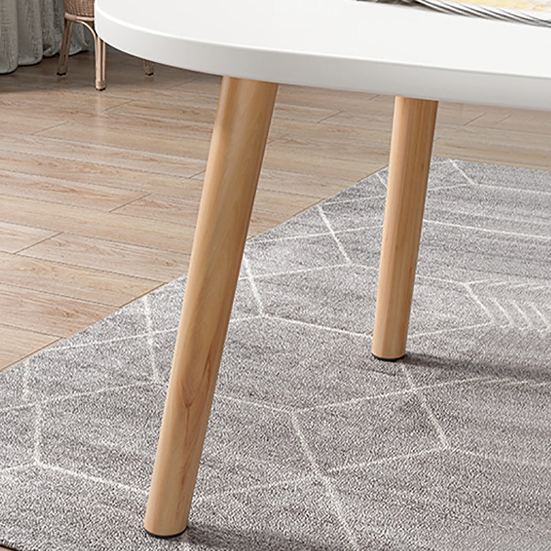 Table basse à quatre pieds en bois artificiel ou table d'appoint avec étagère