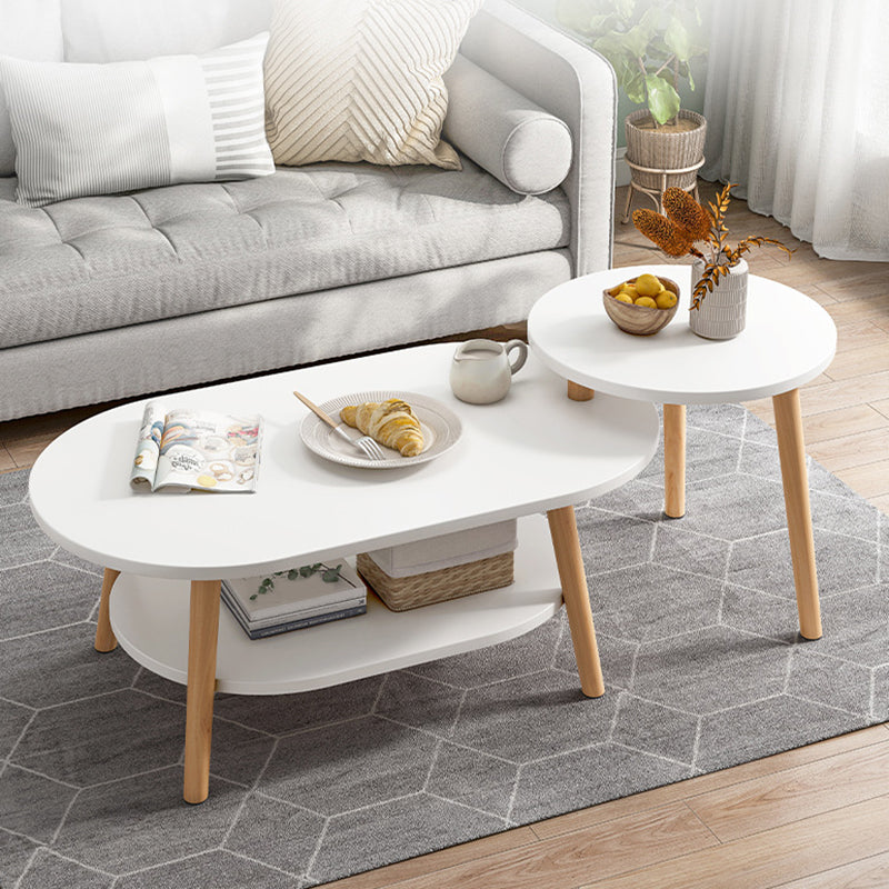 Table basse à quatre pieds en bois artificiel ou table d'appoint avec étagère