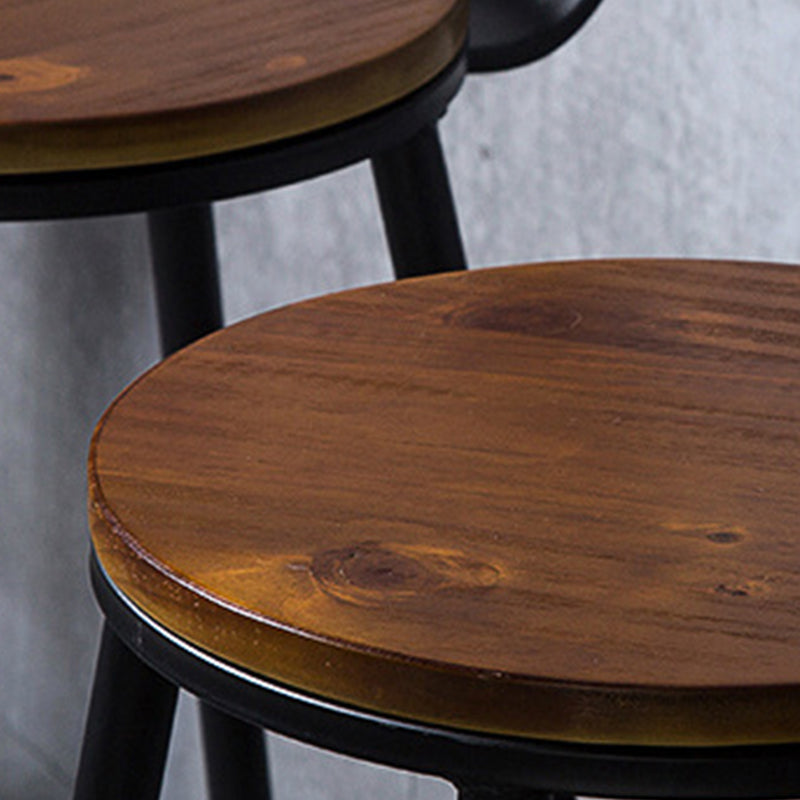 Eigentijdse metalen dineren krukken rond barkrukken met voetsteun