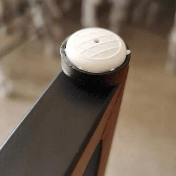 メタルアームレスダイニングスツールは、クッション付きの現代的なバースツール