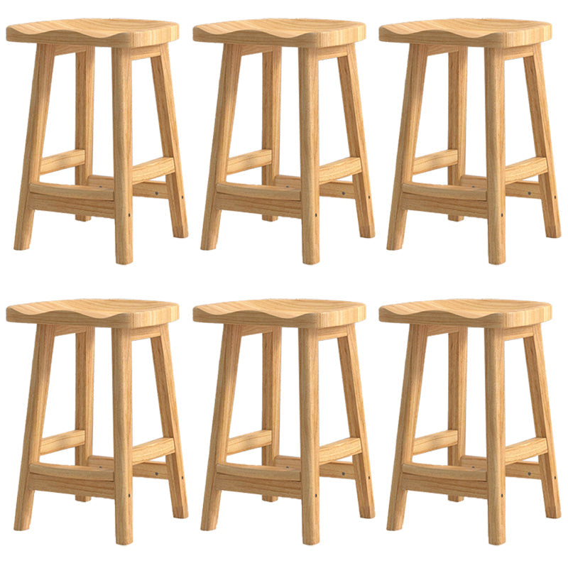 コンテンポラリーソリッドウッドバースツールサドルシートバースツールとフットレスト