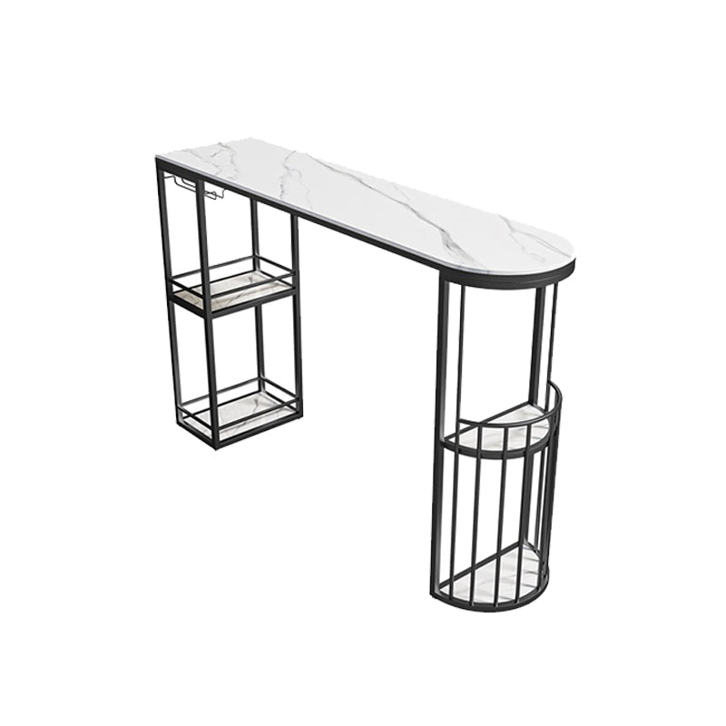 Ovaler Esstisch in Thekenhöhe. Industrieller Bar-Esstisch