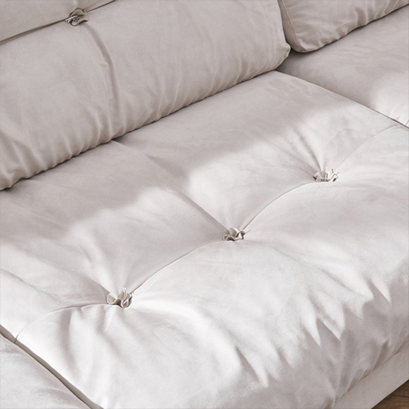 Sala de estar moderna de cojines blancos