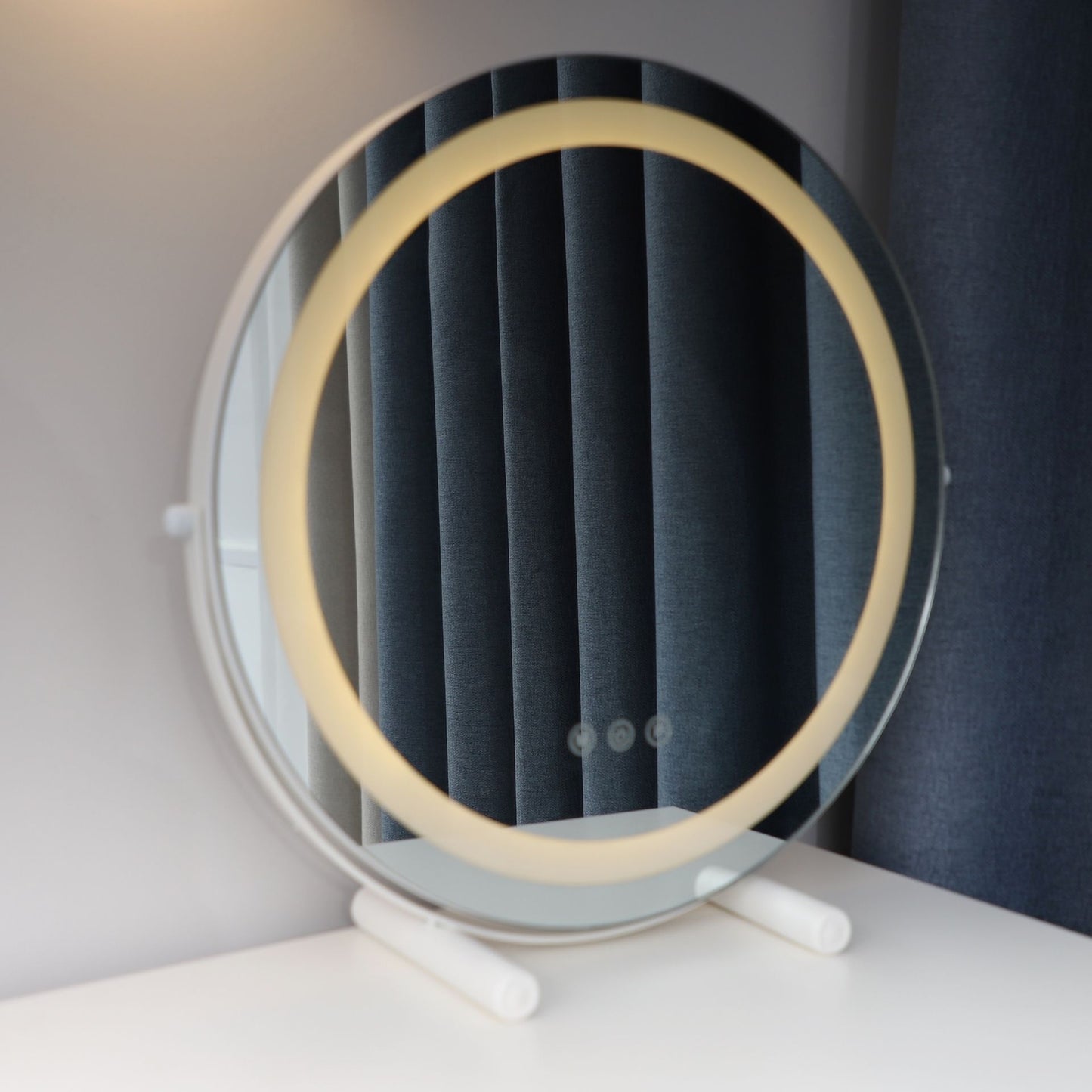 White Solid Wood  Makeup Vanity Desk Table with Drawers for Bedroom