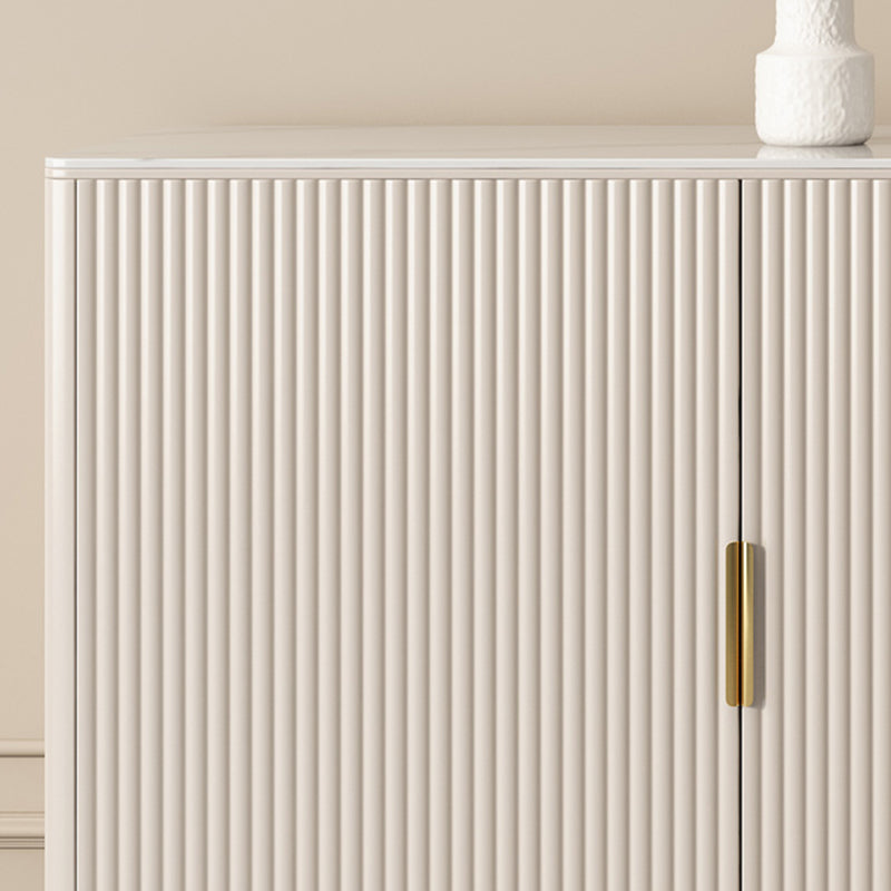 Scheda a buffet in pietra a buffet in stile glam con armadi e cassetti